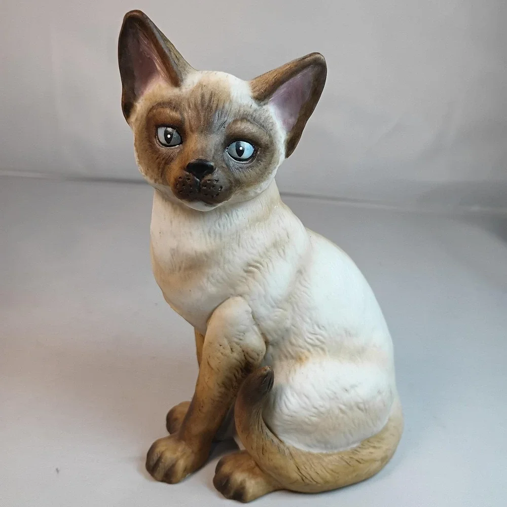 The San Francisco Music Box Company 1993 ICE CASTLES SIAMESE Cat Figurine 6 Inch